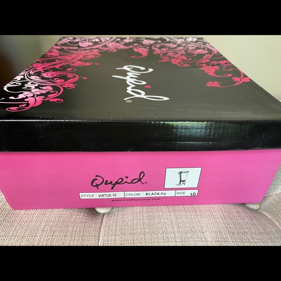 Black Cut out Pump Boot - Picture 10 of 10